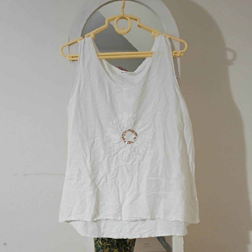Kaktus Ivory Tank Top with Floral Detail